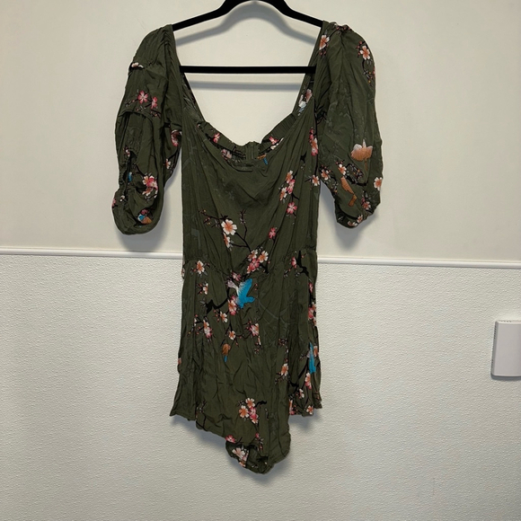 Women's JAASE Shorts Romper Size L Green Floral missing belt - Picture 4 of 10